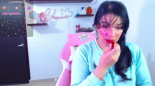 Snapshot of Vannessa__Shy chatting on February 6, 2025, 10:53 pm Vannessa Shy online show from February 6, 2025, 10:53 pm