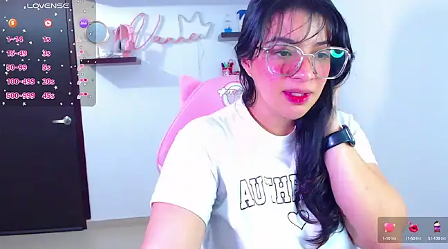 Snapshot of Vannessa__Shy chatting on February 7, 2025, 11:13 pm Vannessa Shy online show from February 7, 2025, 11:13 pm