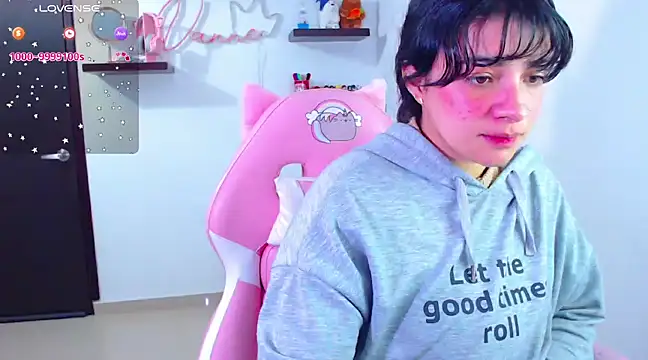 Snapshot of Vannessa__Shy chatting on February 22, 2025, 3:58 pm Vannessa Shy online show from February 22, 2025, 3:58 pm