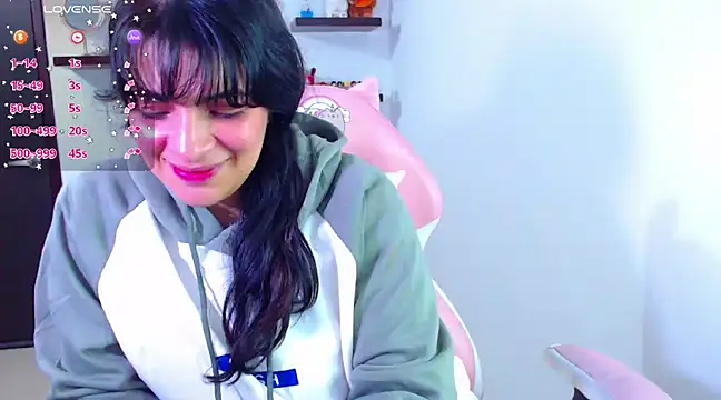 Snapshot of Vannessa__Shy chatting on February 27, 2025, 8:42 pm Vannessa Shy online show from February 27, 2025, 8:42 pm