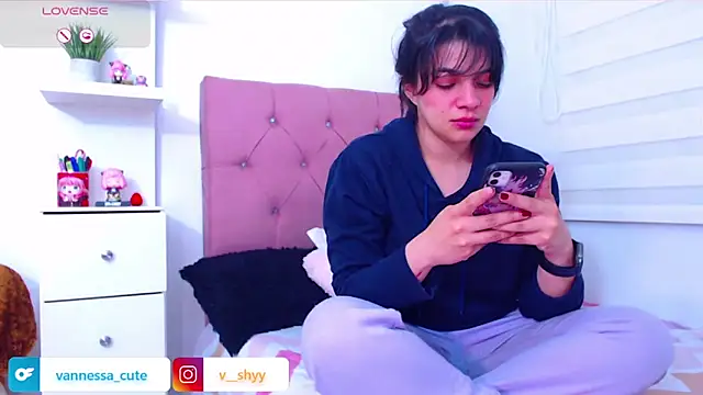 Snapshot of Vannessa__Shy chatting on September 10, 2025, 10:54 pm Vannessa Shy online show from September 10, 2025, 10:54 pm