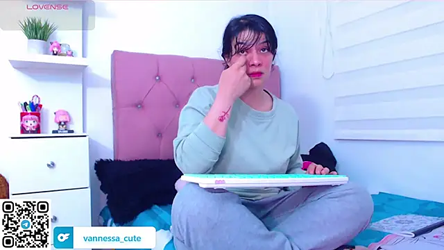 Snapshot of Vannessa__Shy chatting on September 21, 2025, 10:00 pm Vannessa Shy online show from September 21, 2025, 10:00 pm