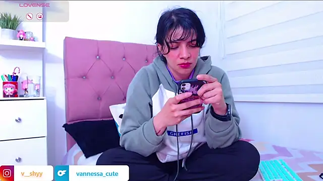 Snapshot of Vannessa__Shy chatting on September 26, 2025, 12:36 am Vannessa Shy online show from September 26, 2025, 12:36 am