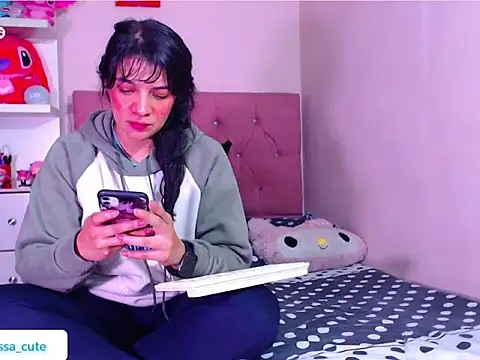 Snapshot of Vannessa__Shy chatting on November 25, 2025, 11:38 pm Vannessa Shy online show from November 25, 2025, 11:38 pm