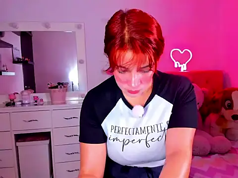 Snapshot of Vannessa__Shy chatting on May 25, 2026, 7:42 pm Vannessa Shy online show from May 25, 2026, 7:42 pm