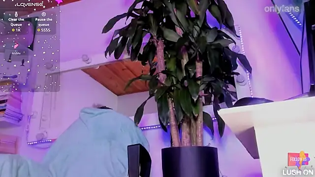  asscutebig  online show from October 7, 2025, 5:48 am