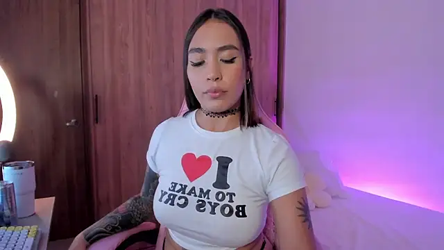 Snapshot of Cheerry1 chatting on January 25, 2025, 12:59 am Cheerry1 online show from January 25, 2025, 12:59 am