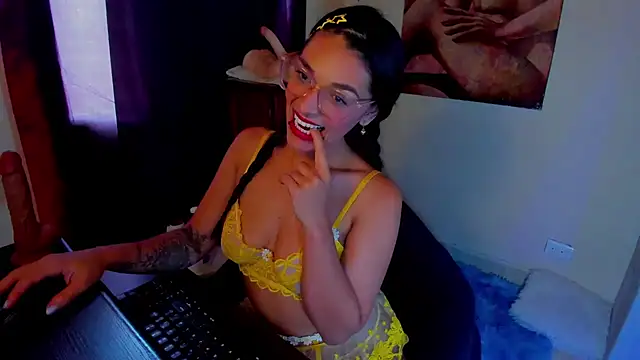 annyluna1 online show from June 26, 2026, 8:24 pm