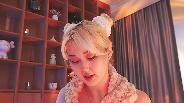 hyun chia online show from November 6, 2025, 1:39 am