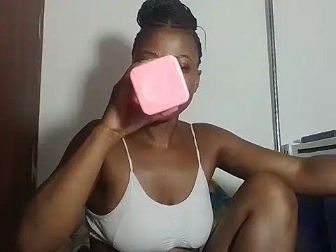 Sweetbaby004 online show from February 9, 2026, 5:28 pm