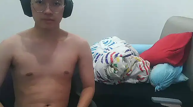 Snapshot of DecisiveFreedom chatting on December 14, 2024, 7:40 am DecisiveFreedom online show from December 14, 2024, 7:40 am