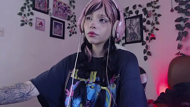 Snapshot of MaryJannes chatting on January 2, 2025, 5:39 pm MaryJannes online show from January 2, 2025, 5:39 pm