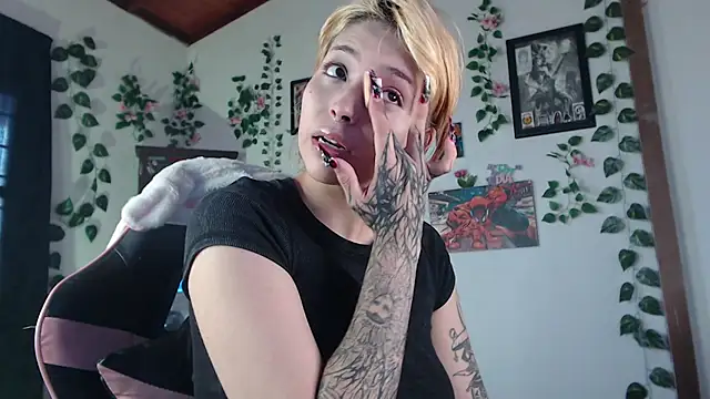 Snapshot of MaryJannes chatting on February 8, 2025, 6:55 pm MaryJannes online show from February 8, 2025, 6:55 pm