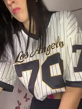 Amira Milker online show from December 27, 2024, 3:37 pm