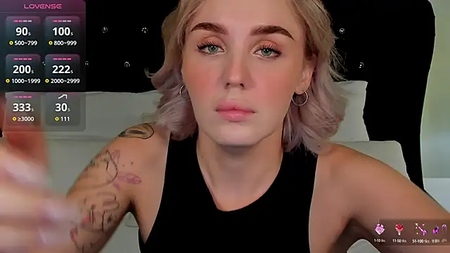 LianaFord online show from October 5, 2025, 8:40 pm