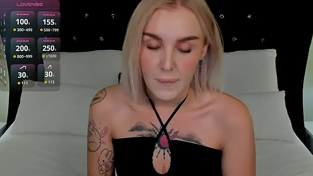 LianaFord online show from October 15, 2025, 9:59 pm