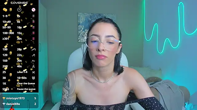 barbie scoth  online show from September 28, 2025, 8:03 pm