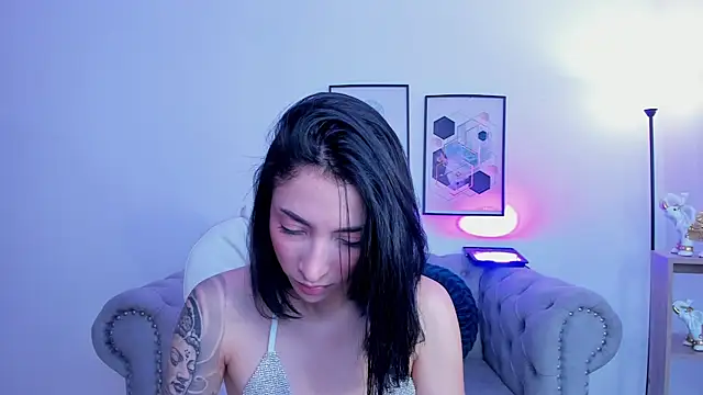 barbie scoth  online show from December 14, 2025, 4:01 pm