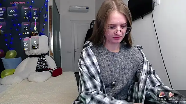 KateJonson online show from February 17, 2025, 4:48 pm