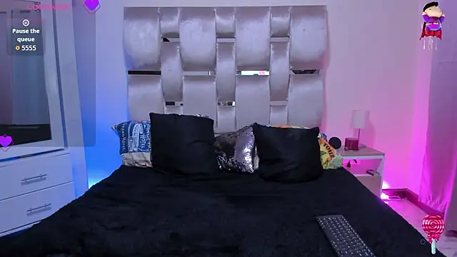 Snapshot of MelanyShayk chatting on June 19, 2026, 4:17 am MelanyShayk online show from June 19, 2026, 4:17 am