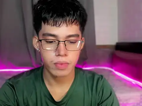 Lightjt04 online show from September 18, 2025, 7:05 pm