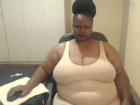 sweetnoziexx online show from February 5, 2025, 4:14 pm