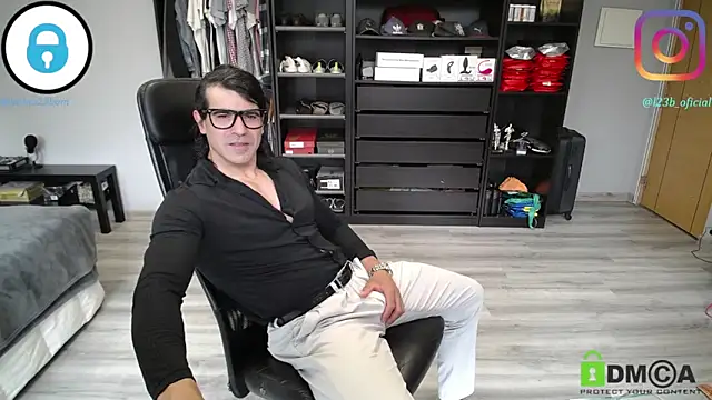 samricci21 online show from April 8, 2026, 1:11 pm