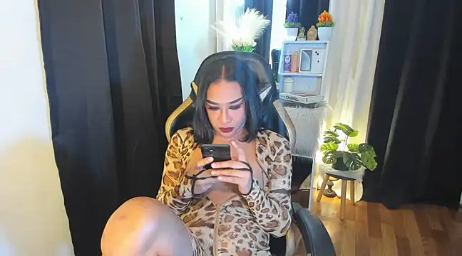 Snapshot of Mistress_Jolens chatting on December 17, 2024, 3:06 pm Mistress Jolens online show from December 17, 2024, 3:06 pm