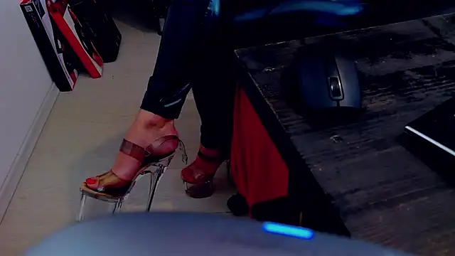 DommeBellatrix online show from January 4, 2025, 9:43 am