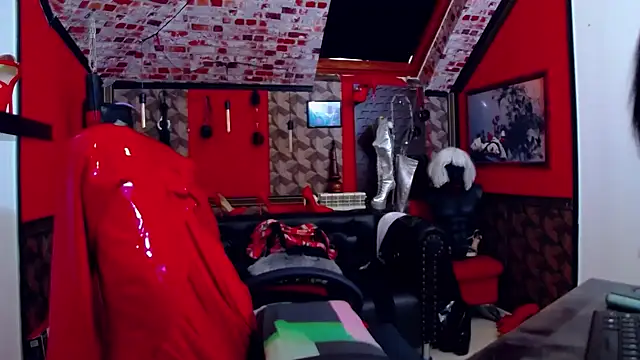 DommeBellatrix online show from September 18, 2025, 6:04 am