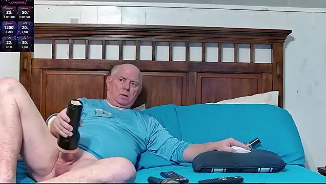 Snapshot of bigspike1960 chatting on February 10, 2025, 5:47 am bigspike1960 online show from February 10, 2025, 5:47 am
