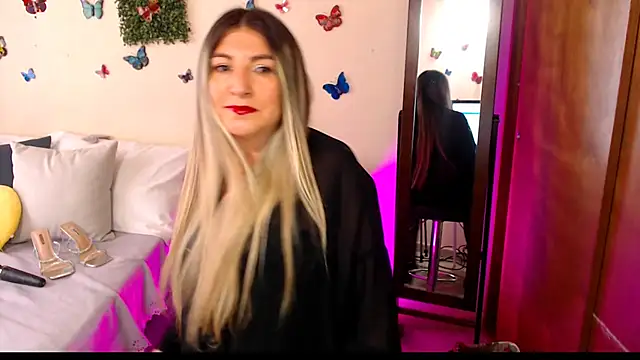 Jolie-Mature online show from April 17, 2026, 9:18 pm