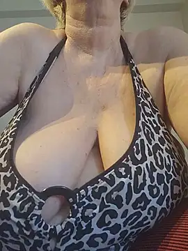 milfchantal4 online show from June 5, 2026, 8:31 am