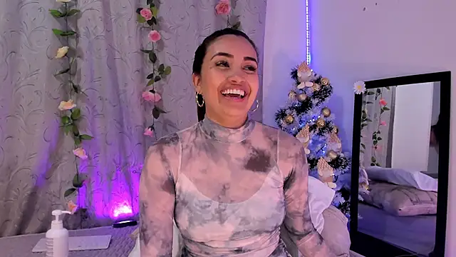 Snapshot of aisha_es chatting on December 18, 2024, 2:32 am aisha es online show from December 18, 2024, 2:32 am