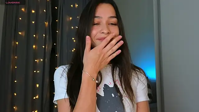 mo1ly online show from January 1, 2025, 3:02 am