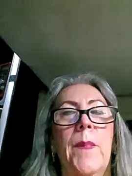 EvaRobinson online show from December 31, 2024, 2:08 am