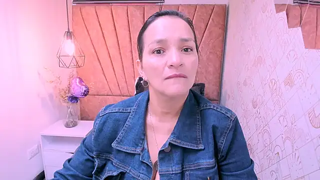 MarilynMiilf  online show from October 27, 2025, 7:29 pm