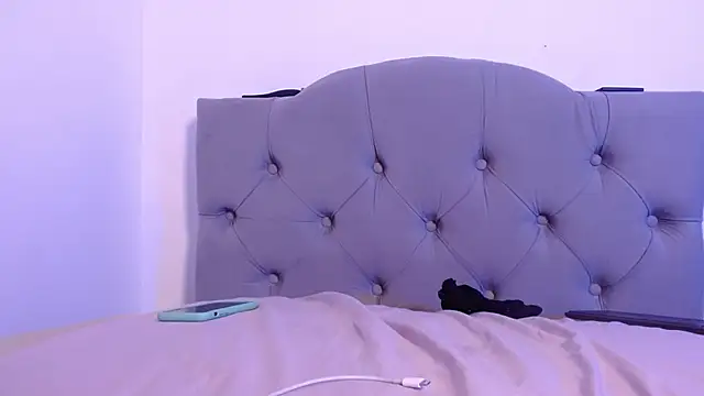 Snapshot of Red-moon1 chatting on December 28, 2024, 2:10 pm Red-moon1 online show from December 28, 2024, 2:10 pm