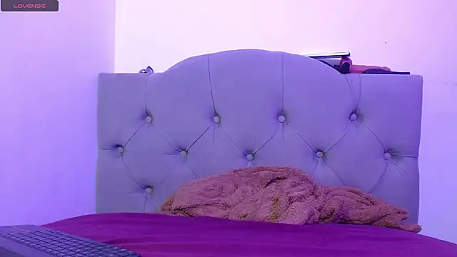 Snapshot of Red-moon1 chatting on January 4, 2025, 1:53 pm Red-moon1 online show from January 4, 2025, 1:53 pm