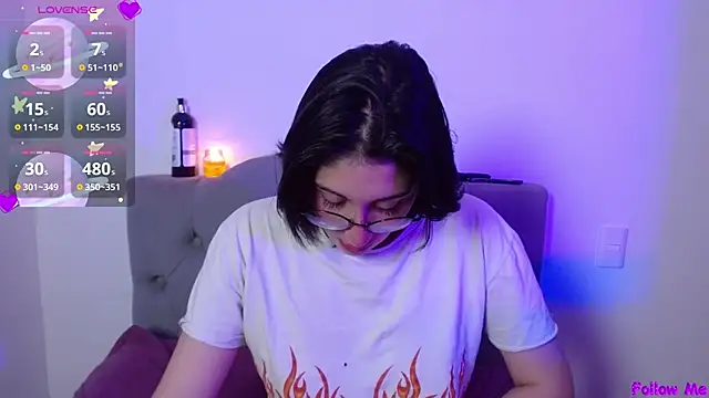 Snapshot of Red-moon1 chatting on January 19, 2025, 11:45 am Red-moon1 online show from January 19, 2025, 11:45 am