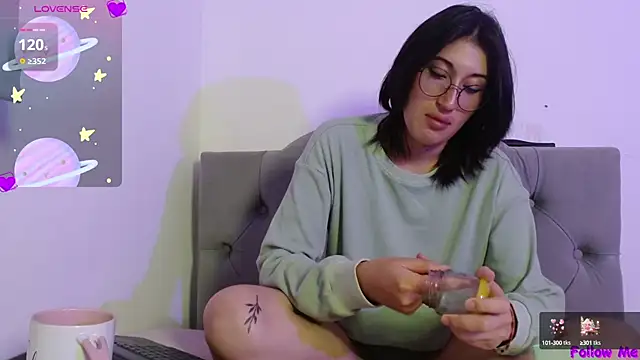 Snapshot of Red-moon1 chatting on January 27, 2025, 2:24 pm Red-moon1 online show from January 27, 2025, 2:24 pm