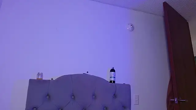 Snapshot of Red-moon1 chatting on February 6, 2025, 1:54 pm Red-moon1 online show from February 6, 2025, 1:54 pm