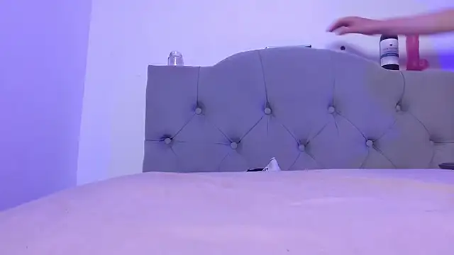 Snapshot of Red-moon1 chatting on February 6, 2025, 4:58 pm Red-moon1 online show from February 6, 2025, 4:58 pm