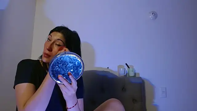 Snapshot of Red-moon1 chatting on February 11, 2025, 1:09 pm Red-moon1 online show from February 11, 2025, 1:09 pm