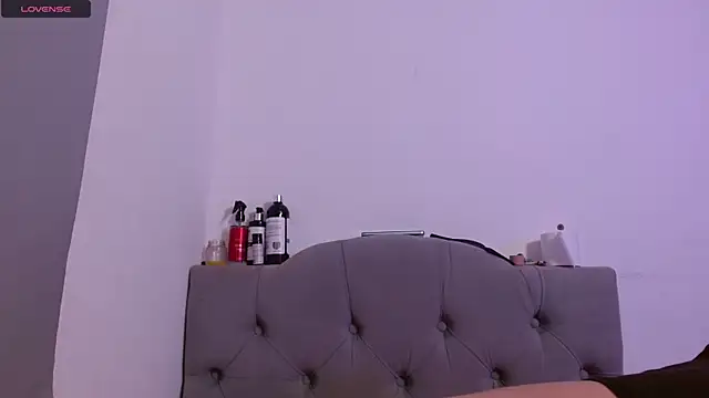 Snapshot of Red-moon1 chatting on February 18, 2025, 2:38 pm Red-moon1 online show from February 18, 2025, 2:38 pm