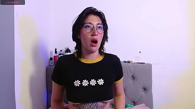 Snapshot of Red-moon1 chatting on March 8, 2025, 12:09 pm Red-moon1 online show from March 8, 2025, 12:09 pm