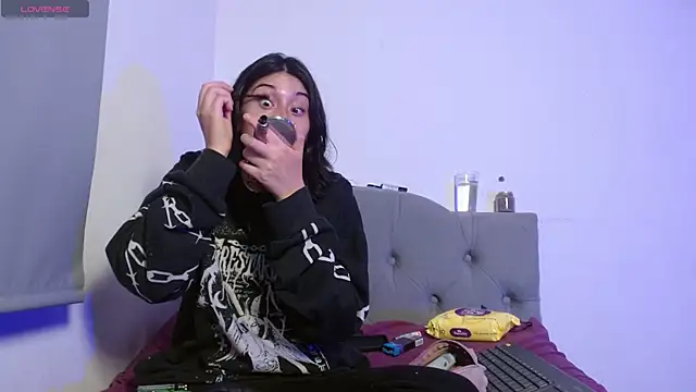 Snapshot of Red-moon1 chatting on September 23, 2025, 4:48 am Red-moon1 online show from September 23, 2025, 4:48 am