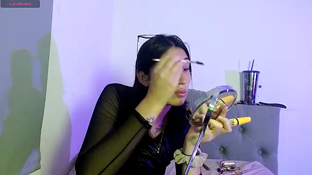 Snapshot of Red-moon1 chatting on October 21, 2025, 6:03 am Red-moon1 online show from October 21, 2025, 6:03 am