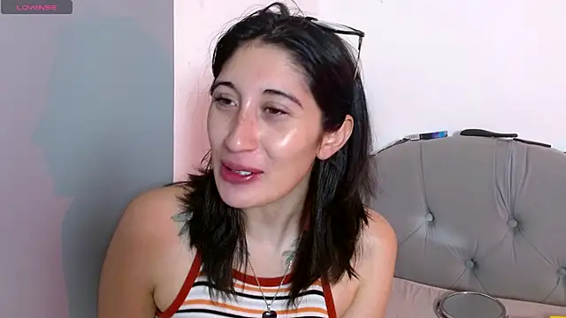 Snapshot of Red-moon1 chatting on October 23, 2025, 4:12 am Red-moon1 online show from October 23, 2025, 4:12 am