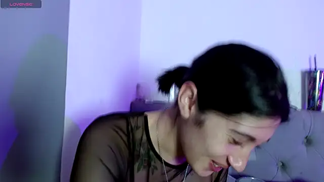 Snapshot of Red-moon1 chatting on November 5, 2025, 4:34 am Red-moon1 online show from November 5, 2025, 4:34 am